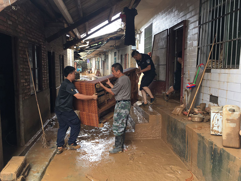 云南红河：天灾无情人有情 抗洪救灾暖民心